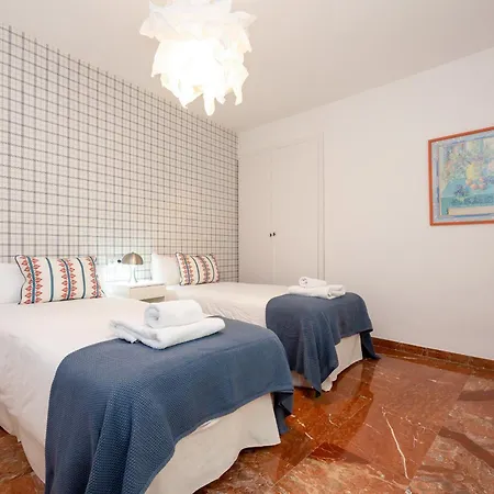 Gran Via Cathedral Apartment *